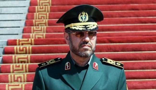 وزیر دفاع ایران یزور مرقد امير المؤمنين (ع) بالنجف الاشرف
