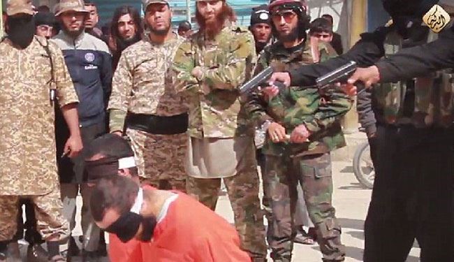 ISIS Executed 2 Syrian Soldier in Public / PICS