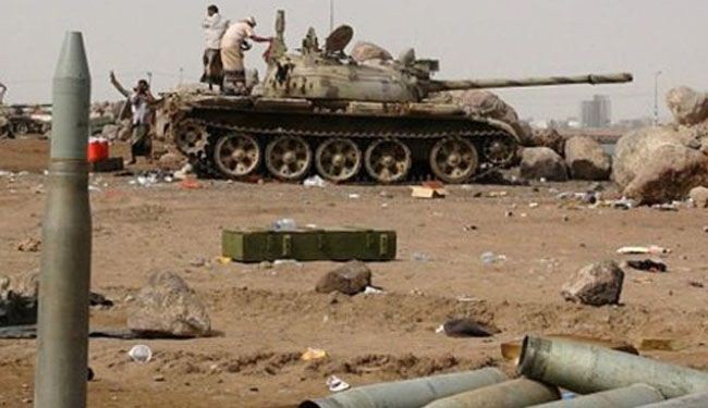 الجيش اليمني واللجان الثورية يقصفان المواقع السعودية الحدودية