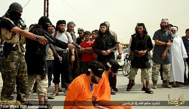 Christian Syrian Fighter Beheads ISIS Prisoner in Revenge