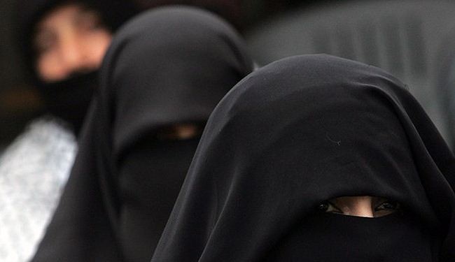 معلمة سعودية مطلقة تهرب بأطفالها من مكة إلى 