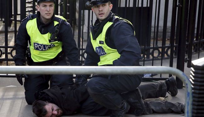 بريطانيا.. متظاهرون مؤيدون للفلسطينيين يشتبكون مع الشرطة