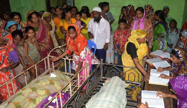 27 قتيلا في تدافع اثناء توزيع ثياب في بنغلادش