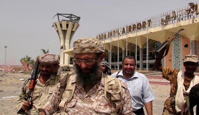 طائرة عسكرية سعودية تنقل مسؤولين يمنيين لمطار عدن