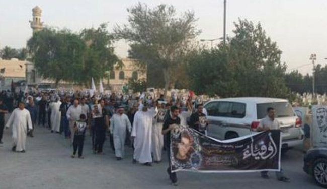 البحرينيون يشاركون بمراسم فاتحة الشهيد 