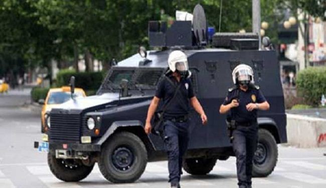 اصابة 10 رجال شرطة اتراك في تفجيرات واختطاف اخر