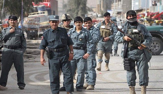 استسلام اكثر من 100 شرطي افغاني لطالبان بعد مهاجمة قاعدتهم