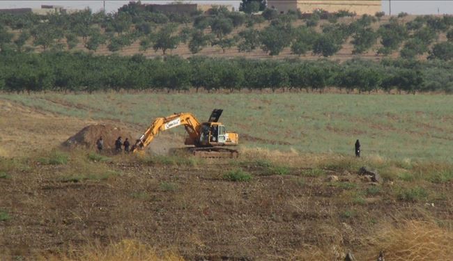 ادامه حفر خندق توسط داعش در مرز ترکیه +عکس