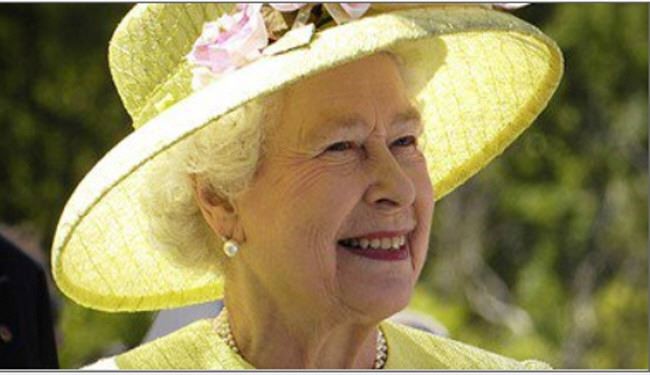 انگلیس ها کیک 68 ساله ملکه را می فروشند