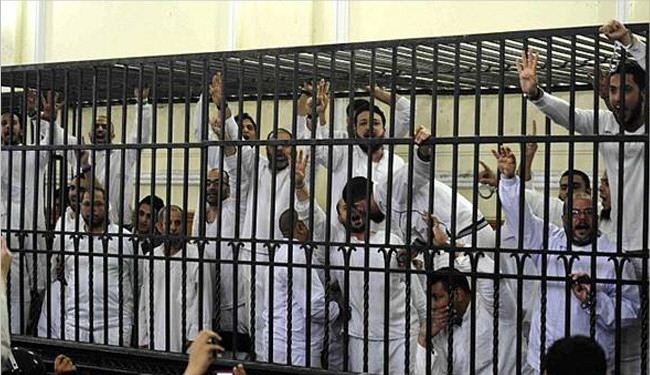 السجن المؤبد لـ 25 من انصار مرسي لادانتهم ب