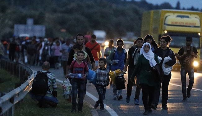 Migrants Marching 100 Miles to Germany and Austria Border