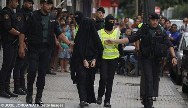 Pics: Spanish Police Arrest Moroccan Girl Recruiting Women for ISIS