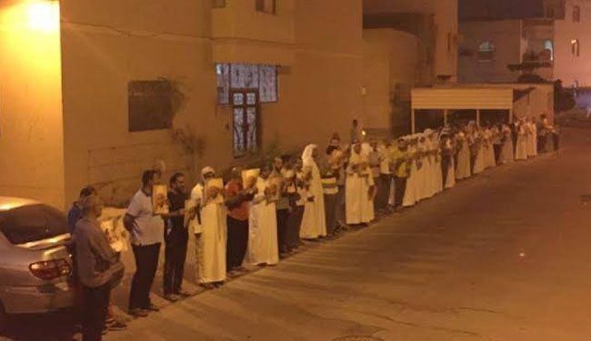 بالصور؛ وقفة تضامنيّة في جزيرة سترة مع الشيخ حسن عيسى