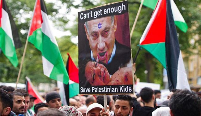 Pics: Protesters against Israeli Prime Minister upon Arrival in London