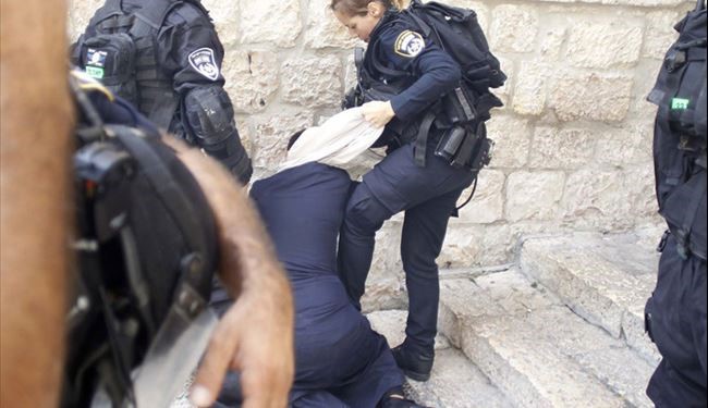 تصاویر) زن فلسطینی زیر لگد زن اسرائیلی