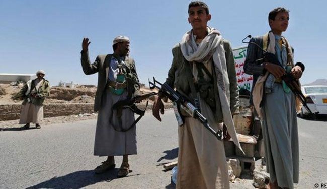 تواصل العدوان على اليمن وقصف مواقع سعودية وفرار الجنود
