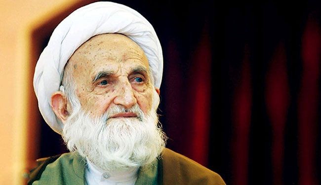 آية الله خامنئي يعزي بوفاة آية الله خزعلي