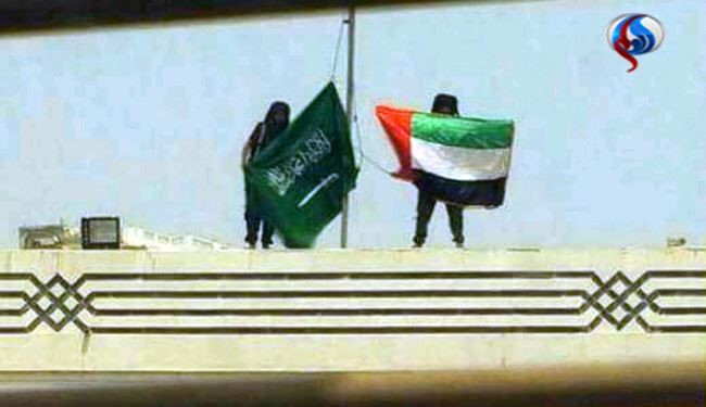 عکس جنجالی؛ پرچم عربستان و امارات بر فراز پایگاه یمنی؟!
