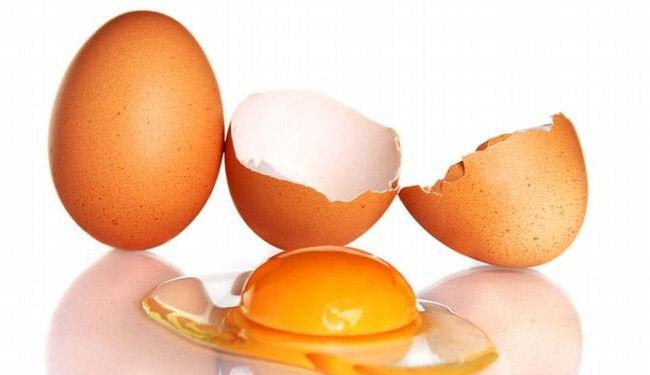 لهذه الأسباب ينصح بتناول البيض النيء