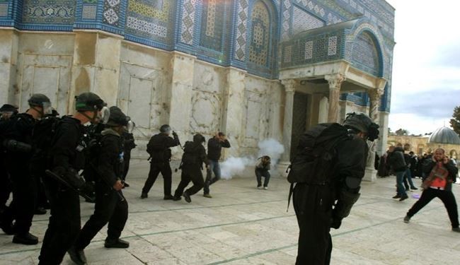 اشتباكات مع قوات الاحتلال الاسرائيلي بالمسجد الاقصى