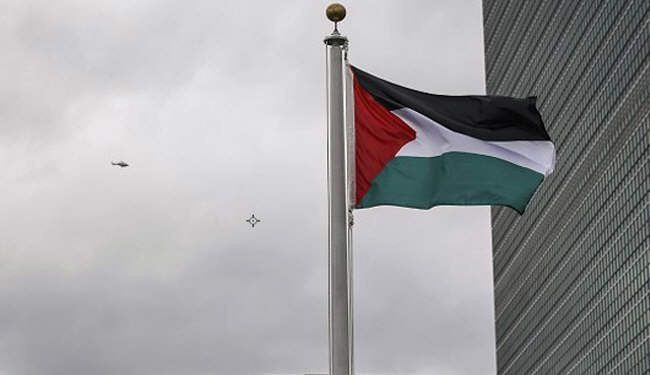علم فلسطين يرفرف امام مقر الامم المتحدة في نيويورك