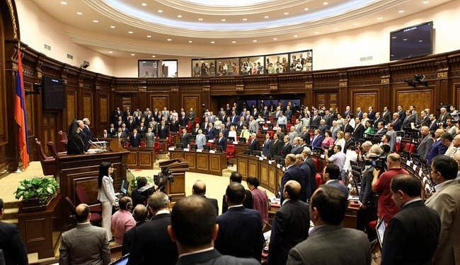 البرلمان الارمني يقرر تنظيم استفتاء على تعديل دستوري