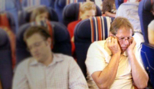 طرق للتغلب على مشكلة انسداد الأذن في الطائرة
