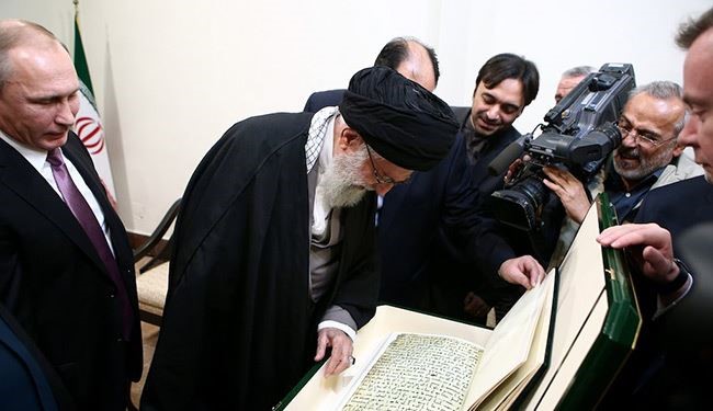Photos: Putin Offered an Old Quran Manuscript to Leader