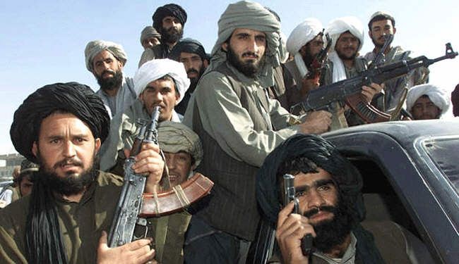 طالبان تأسر 15 جنديا بينهم اجنبيان بعد هبوط مروحيتهم اضطراريا