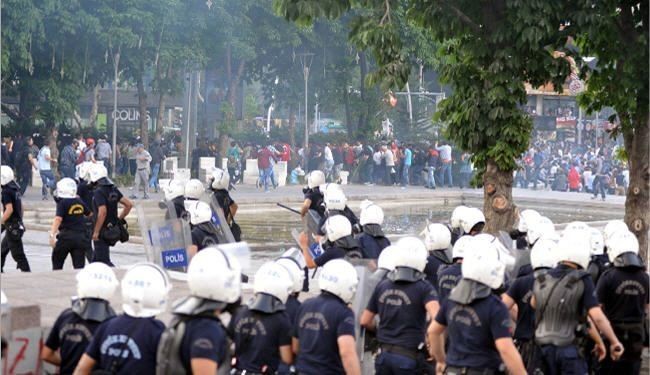 درگیری پلیس با معترضان در شهرهای ترکیه