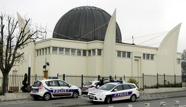 فرنسا تغلق مسجدا ثالثا في حملة أمنية بعد هجمات باريس