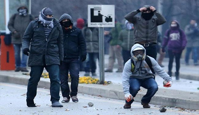 درگیری شدید دانشجویان و پلیس در ترکیه