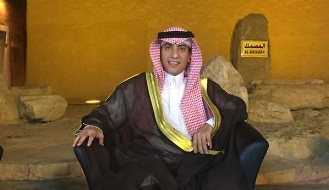 كاتب سعودي يدعو لفتح سفارة إسرائيلية بالرياض، والسبب ..