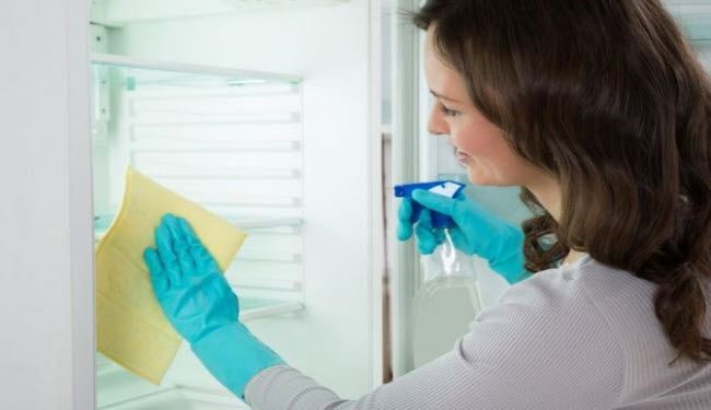 4 طرق للتخلص من رائحة الثلاجة المزعجة