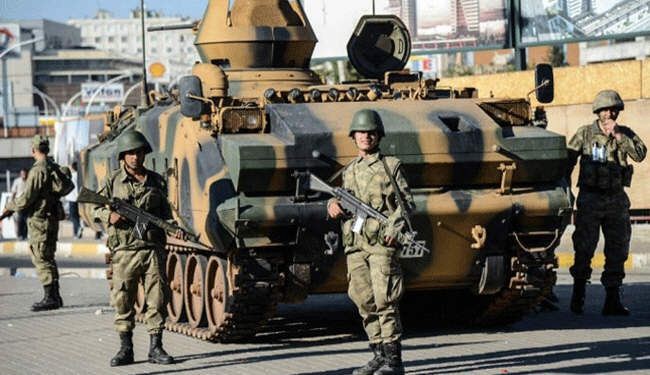مقتل 4 جنود اتراك في اشتباكات في دياربكر مع توسيع حظر التجول