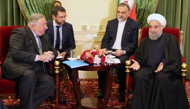 روحاني من باريس: الاتفاق النووي اثبت قوة الحوار والدبلوماسیة