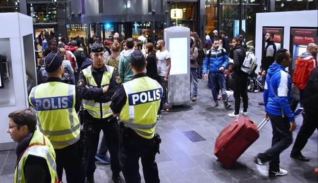 عصابات ملثمة تعتدي على المهاجرين بالعاصمة السويدية