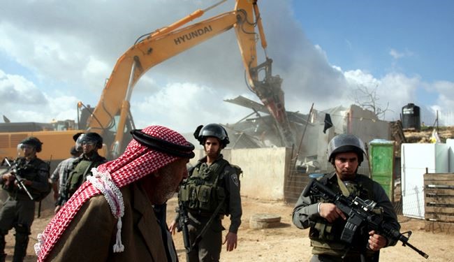 الاحتلال  يهدم مباني زراعية ويشرد عشرات العائلات الفلسطينية