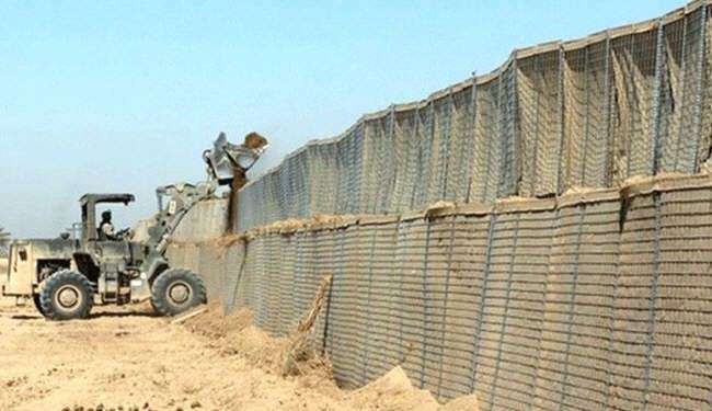 تونس تنتهي من بناء حاجز على الحدود مع ليبيا