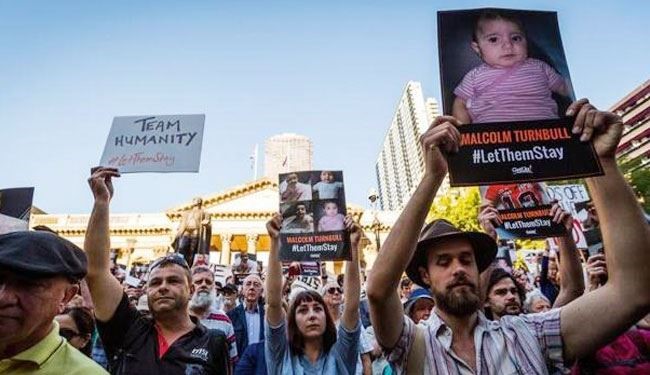 المئات يحاصرون مستشفى بأستراليا احتجاجاً على ترحيل لاجئة رضيعة