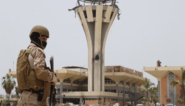 القوة الإماراتية تنسحب من مطار عدن