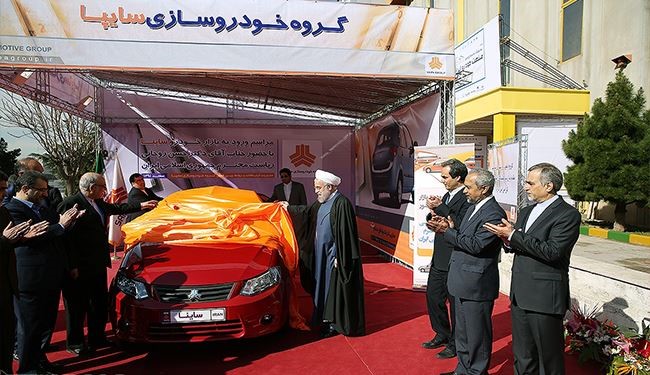 روحاني يزيح الستار عن إنجازات جديدة في صناعة السيارات +صور