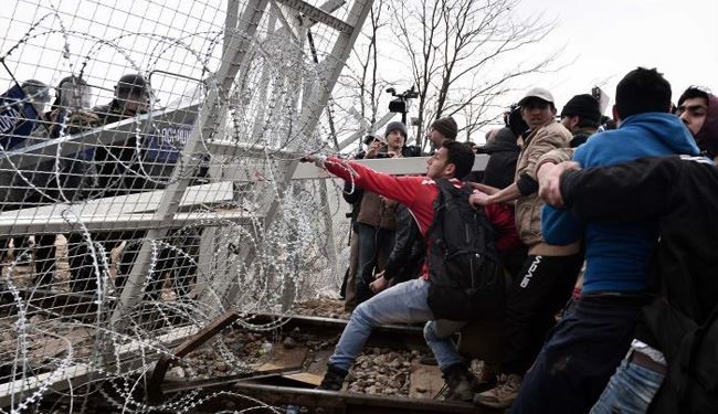 Greek Protesters Criticize EU Policies on Migrants