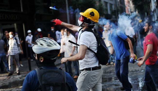 Turkey’s Police Launch Crackdown on Protesters in Istanbul