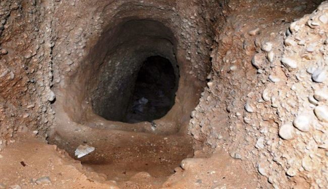 Syrian Army Troops Demolish Tunnel in Deir Ezzor, Kill ISIS Militants Inside