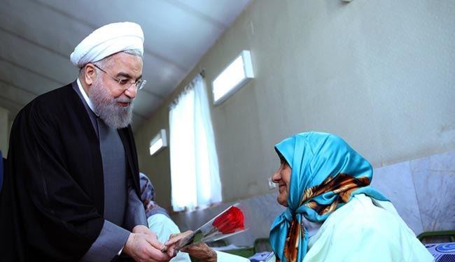 الرئيس الايراني يتفقد دارا لرعاية المسنين والمعاقين بطهران +صور