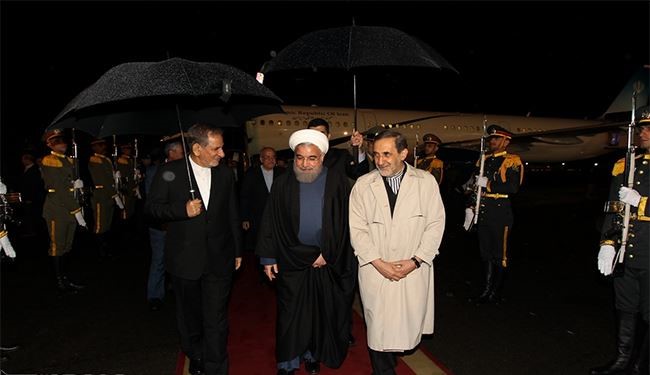 الرئيس روحاني يصل إلى طهران قادما من إسلام آباد