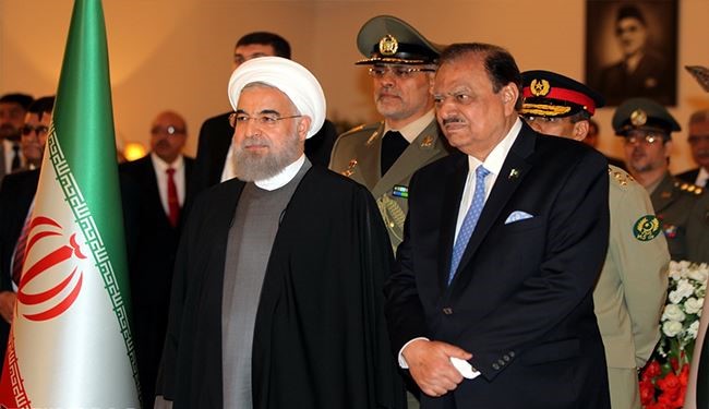 قضايا ثنائية مهمة يبحثها الرئيسان الايراني والباكستاني