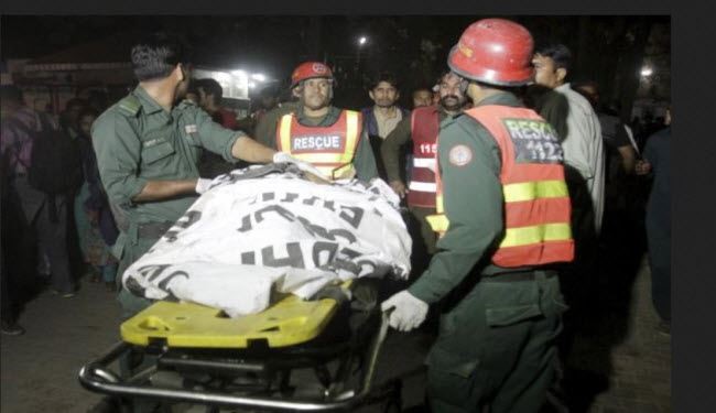 65 قتيلا في تفجير انتحاري في مدينة لاهور الباكستانية