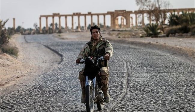 PHOTOS: Syrian Army Soldiers Inside Ancient City of Palmyra